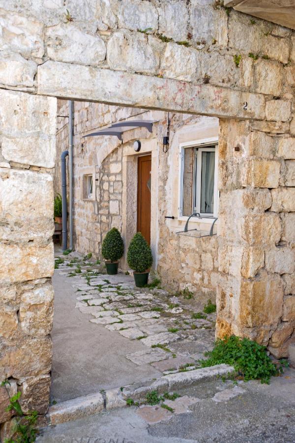 Apartment And Studios Happy Place Hvar Town Eksteriør billede