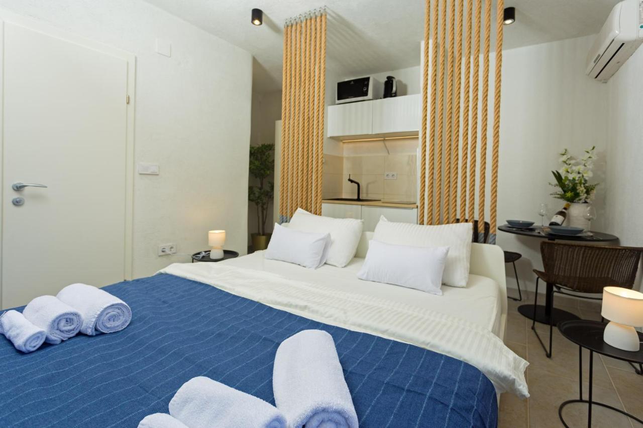 Apartment And Studios Happy Place Hvar Town Eksteriør billede