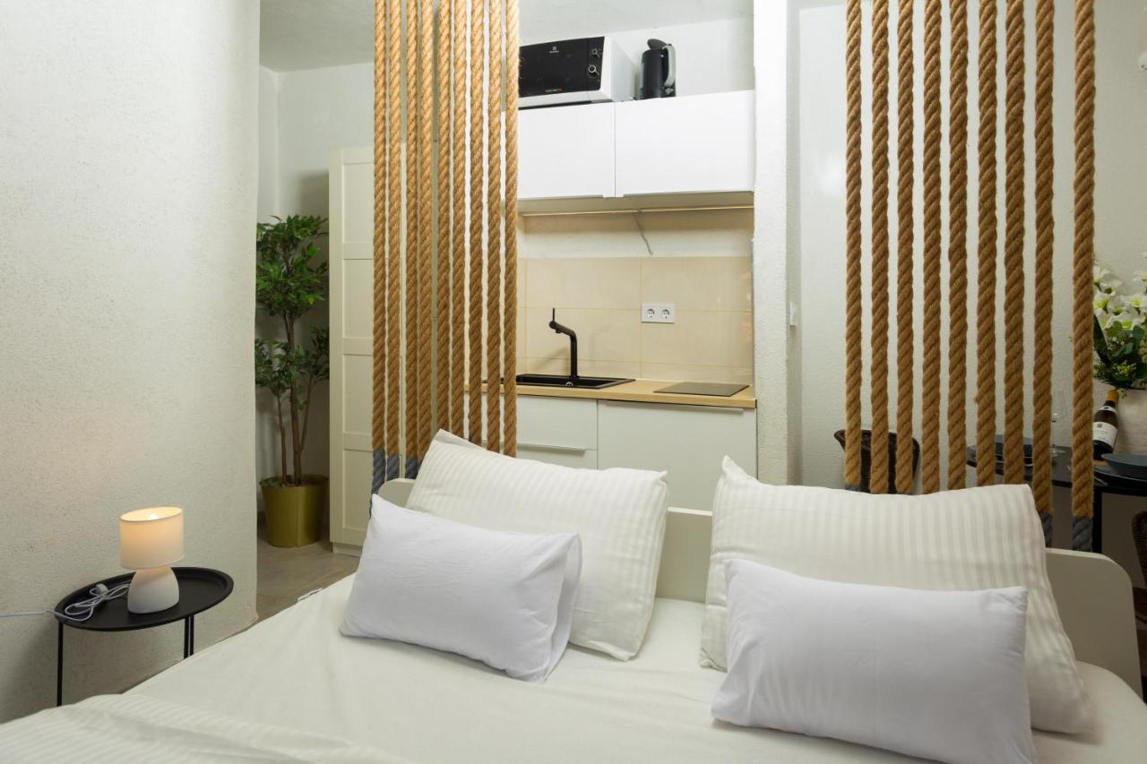 Apartment And Studios Happy Place Hvar Town Eksteriør billede