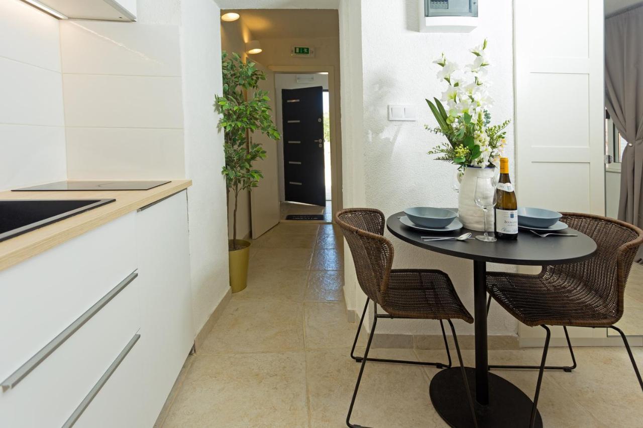 Apartment And Studios Happy Place Hvar Town Eksteriør billede