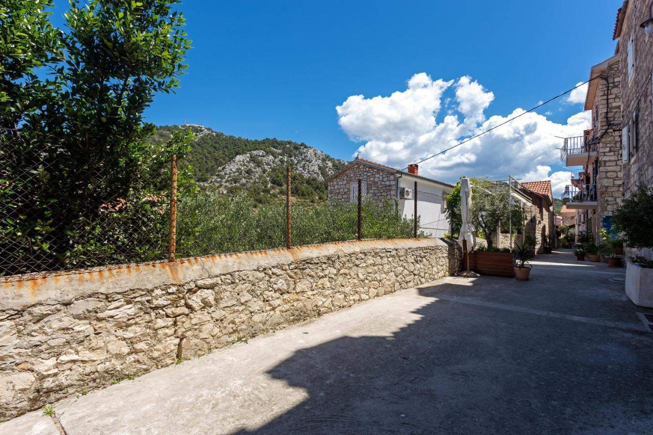 Apartment And Studios Happy Place Hvar Town Eksteriør billede