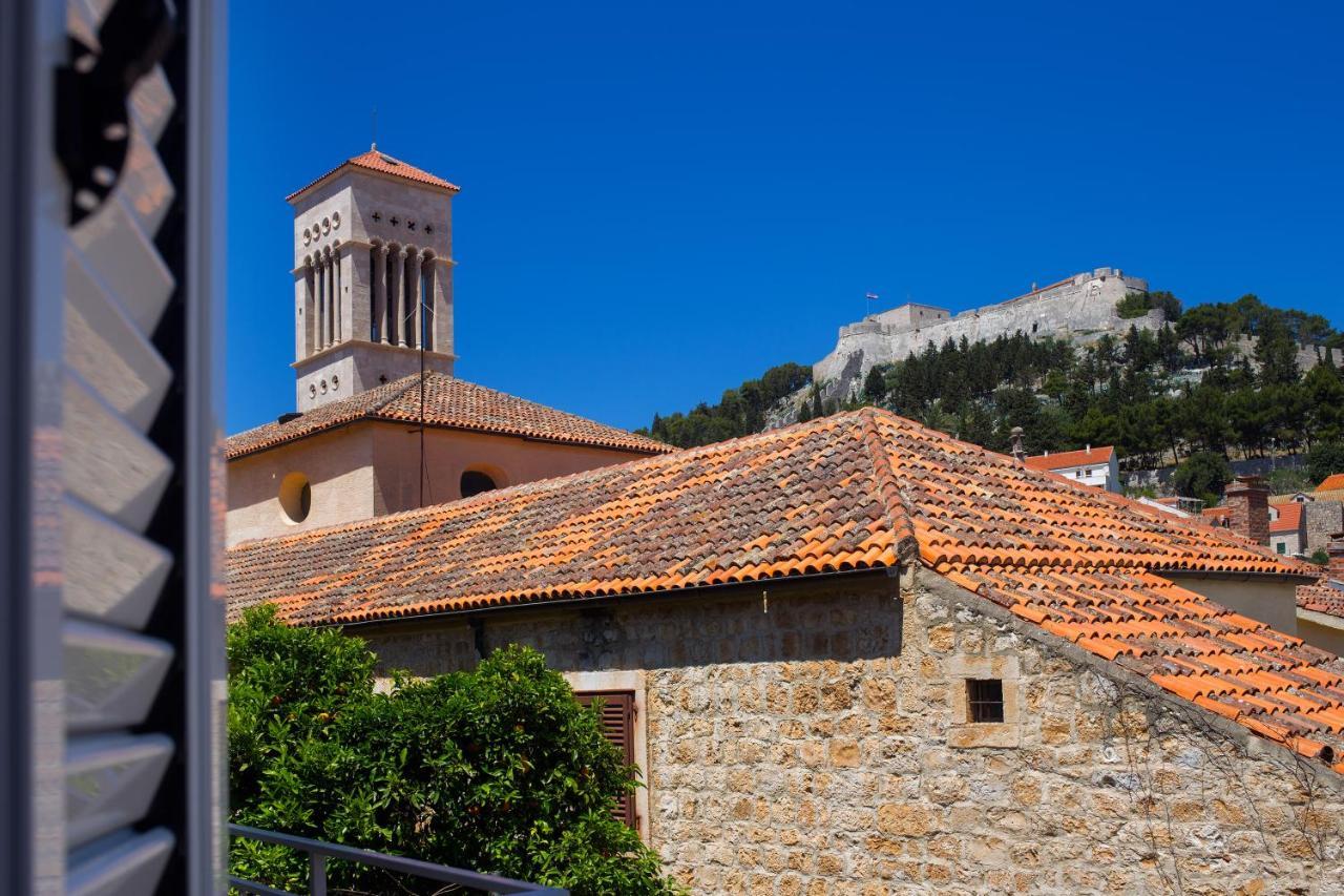 Apartment And Studios Happy Place Hvar Town Eksteriør billede