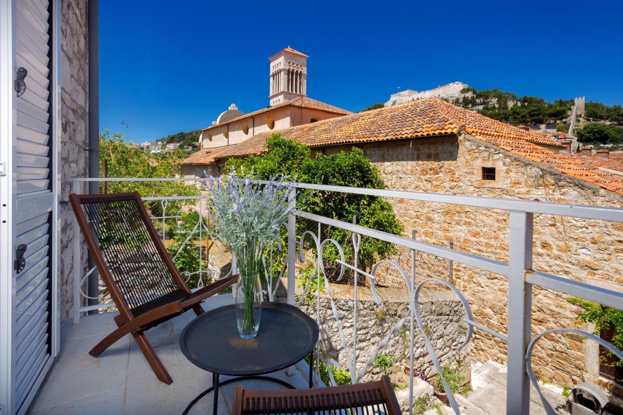 Apartment And Studios Happy Place Hvar Town Eksteriør billede