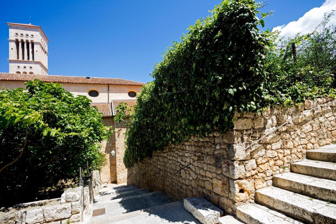 Apartment And Studios Happy Place Hvar Town Eksteriør billede