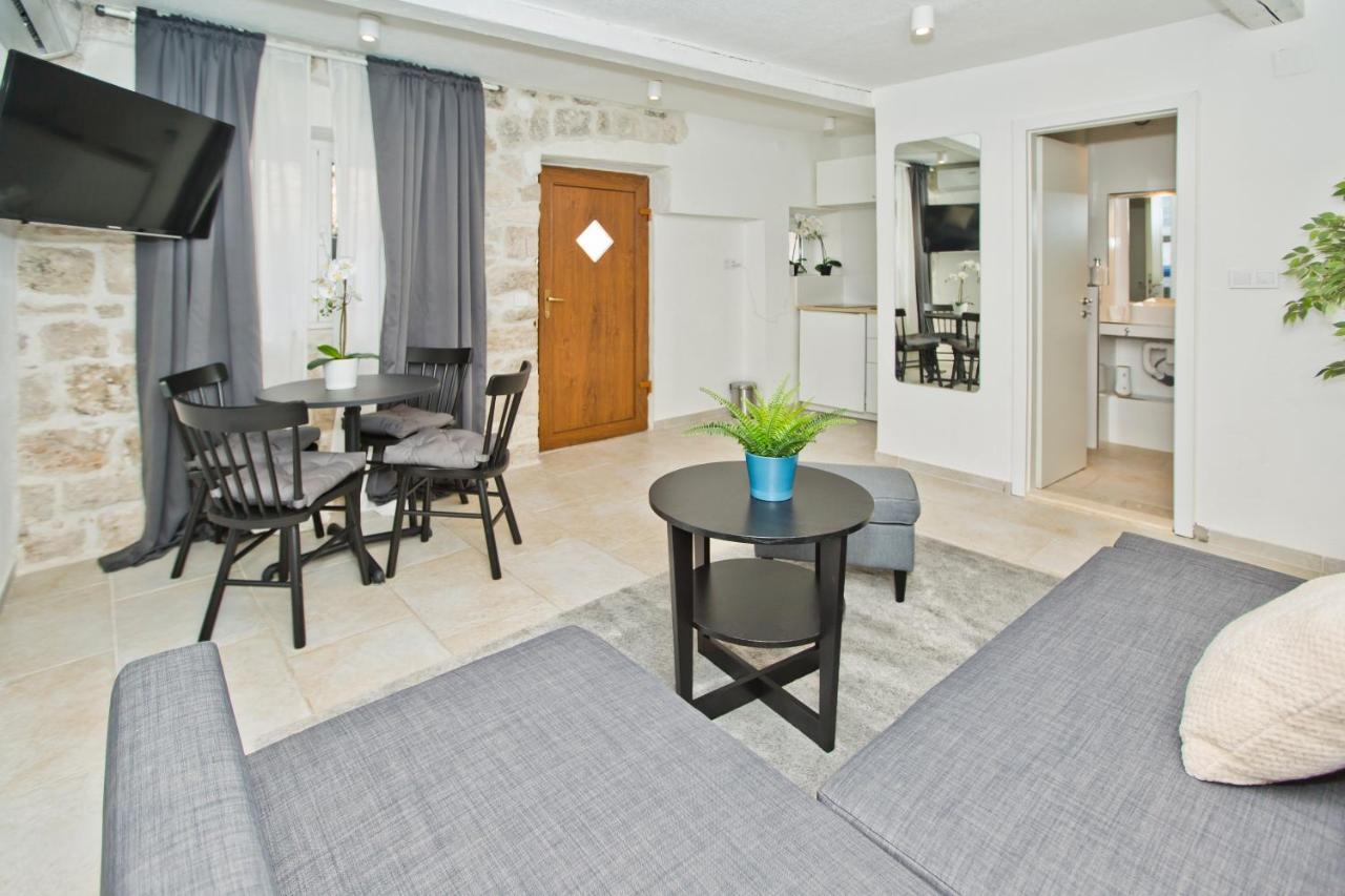 Apartment And Studios Happy Place Hvar Town Eksteriør billede