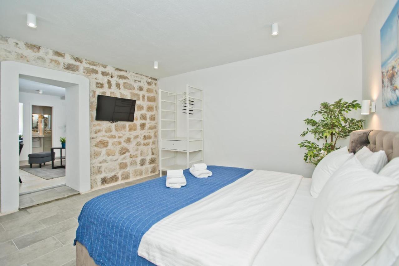 Apartment And Studios Happy Place Hvar Town Eksteriør billede