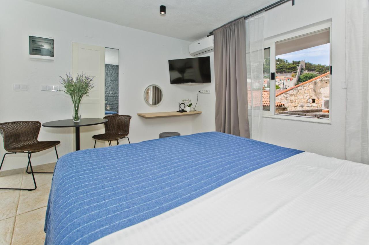 Apartment And Studios Happy Place Hvar Town Eksteriør billede