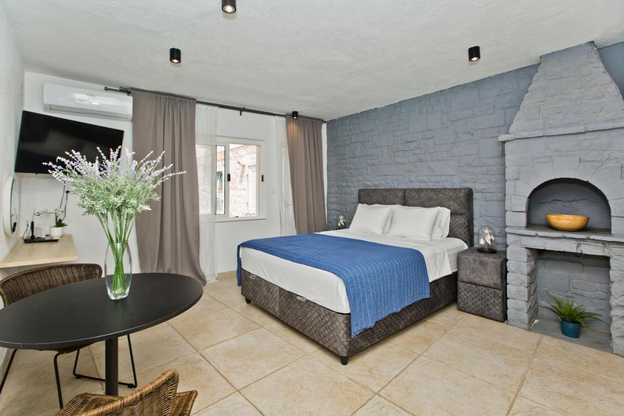 Apartment And Studios Happy Place Hvar Town Eksteriør billede