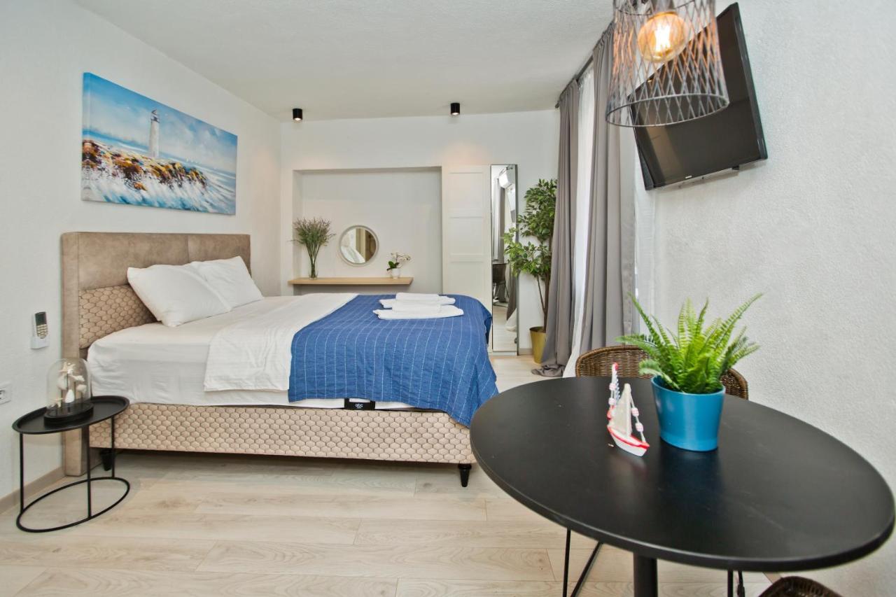 Apartment And Studios Happy Place Hvar Town Eksteriør billede
