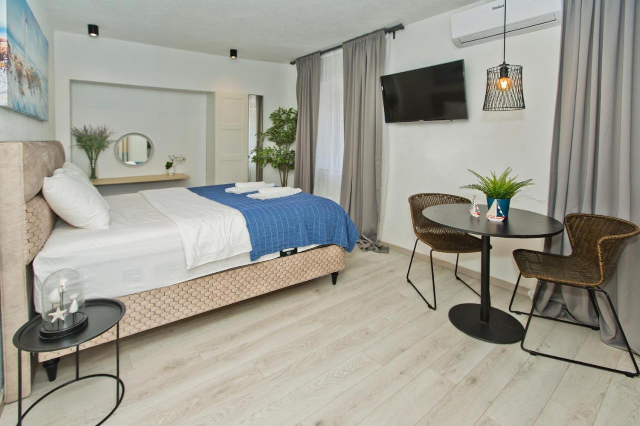 Apartment And Studios Happy Place Hvar Town Eksteriør billede