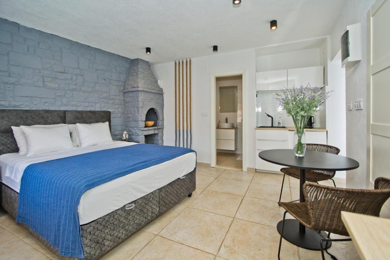 Apartment And Studios Happy Place Hvar Town Eksteriør billede
