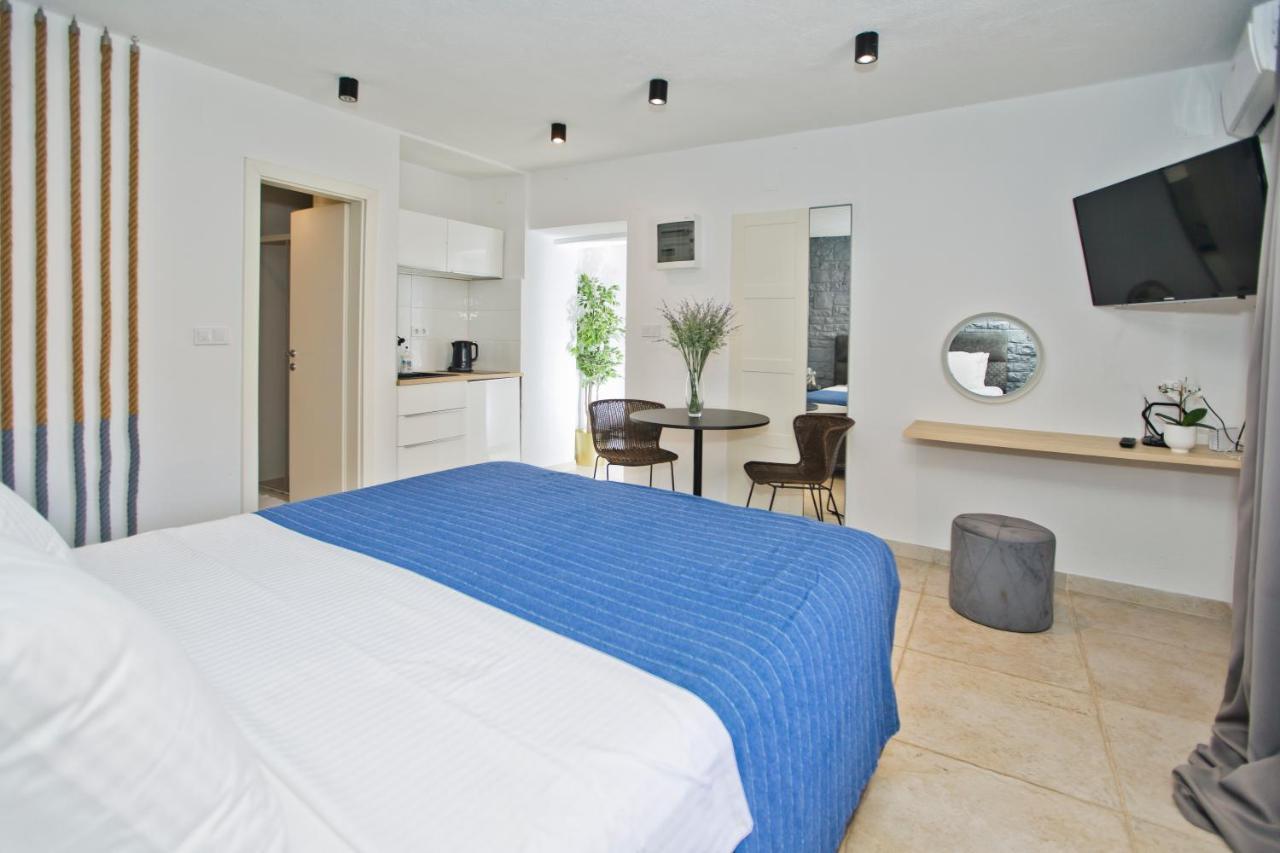 Apartment And Studios Happy Place Hvar Town Eksteriør billede