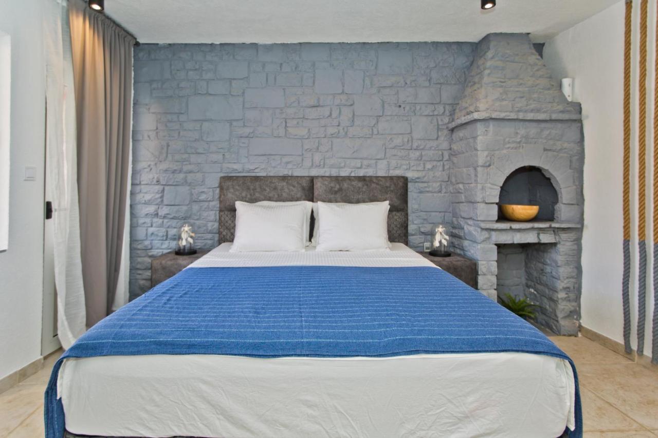 Apartment And Studios Happy Place Hvar Town Eksteriør billede